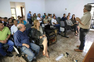 Taxistas recebem orientação sobre como receber melhor os turistas. (Foto:Divulgação)
