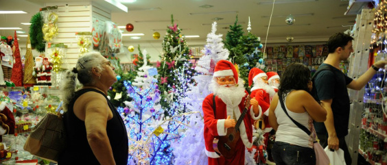 Cai número de brasileiros que vão usar 13º nas compras de fim de ano