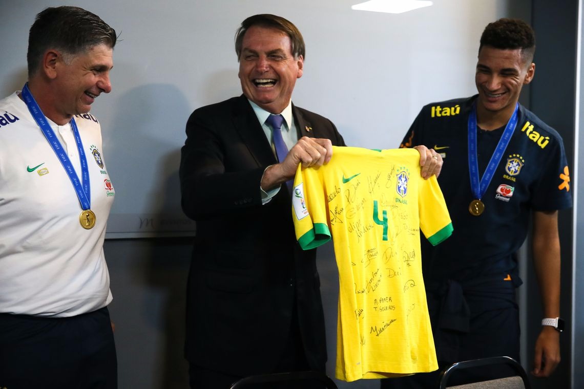 Bolsonaro almoça com seleção do Brasil sub-17, tetracampeã de futebol José Cruz/Agência Brasil