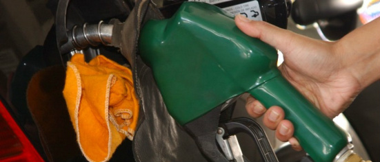 Gasolina e diesel sobem nas bombas, apesar de Petrobras reduzir preços Gasolina e diesel sobem nas bombas, apesar de Petrobras reduzir preços