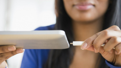 WiFi Charging: nova tecnologia carrega o smartphone sem tirá-lo do bolso WiFi Charging: nova tecnologia carrega o smartphone sem tirá-lo do bolso
