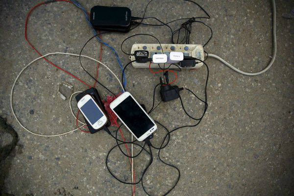 WiFi Charging: nova tecnologia carrega o smartphone sem tirá-lo do bolso Já imaginou se ver livre de fios e cabos?