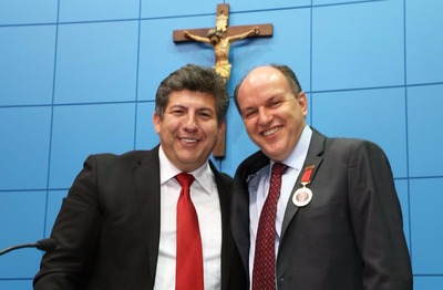 Em solenidade ao Dia dos Advogados, presidente da Assembleia Legislativa recebe homenagem do Mérito Advocatício