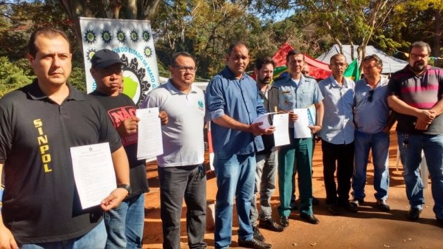 Fórum dos servidores rejeitam proposta e podem entrar em greve no dia 25 Reajuste foi rejeitado por representantes dos servidores nesta segunda-feira. (Foto: Leonardo Rocha)