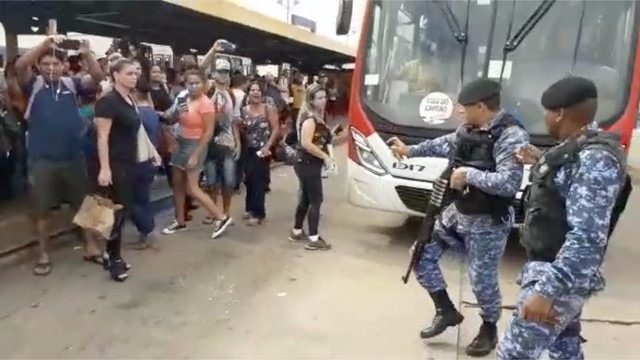 Secretário admite erro em ação de guardas que usaram spray de pimenta contra usuários transporte coletivo Foto: José Aparecido/TV Morena