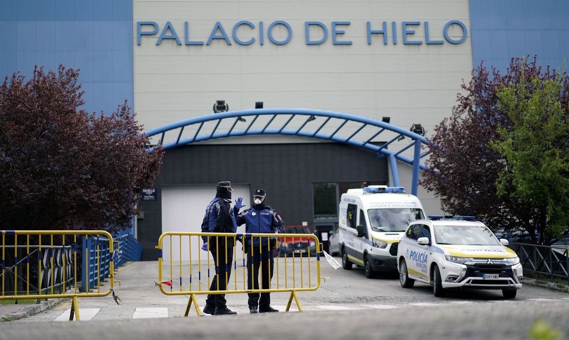 Disparada de casos de coronavírus testa sistema de saúde da Espanha © JUAN MEDINA/Reuters/Direitos reservados