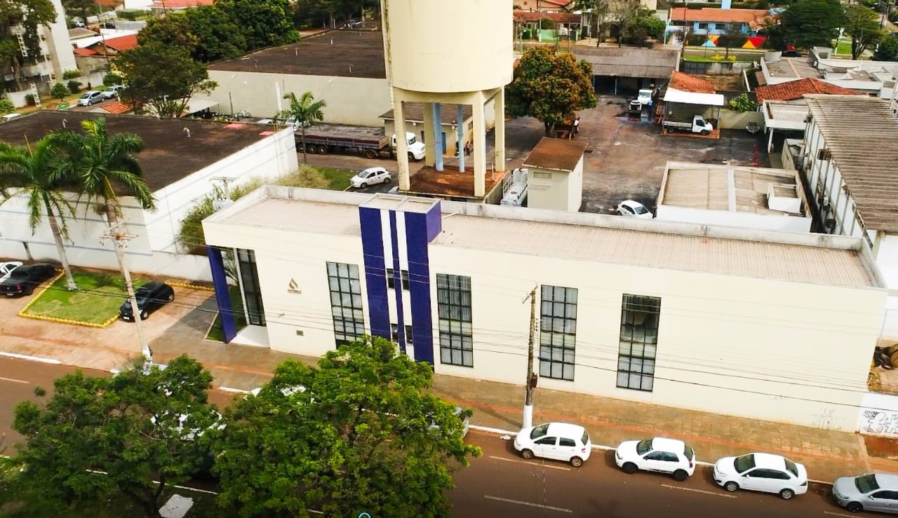 Sanesul investe R$ 440 milhões em 17 municípios e é destaque no Governo Presente Escritório da Sanesul será sede das audiências entre a equipe de Governo e autoridades dos 17 municípios na 6° etada Governo Presente. Divulgação