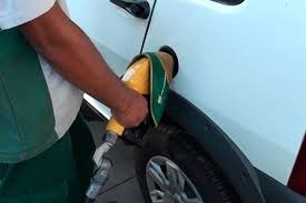 Petrobras reduz preço da gasolina nas refinarias em 2% Petrobras reduz preço da gasolina nas refinarias em 2%