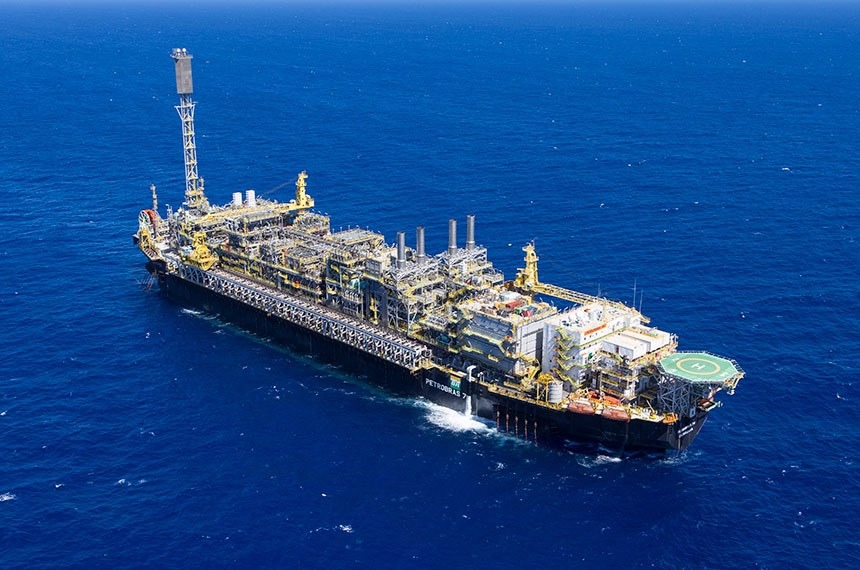 Plataforma de exploração de petróleo da Petrobras no litoral brasileiro: intenção do projeto é que regime de concessão possa voltar a ser usado nos leilões de áreas do pré-sal
Andre Ribeiro/Petrobras. Foto: Agência Senado