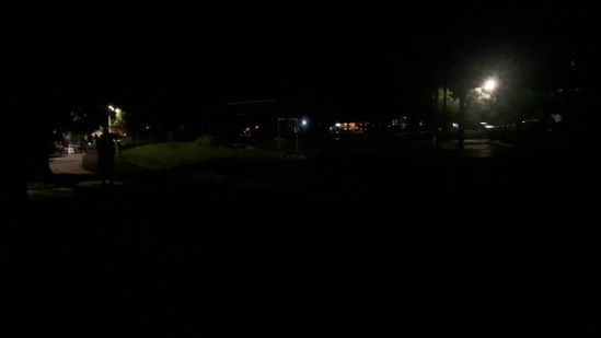 Eduardo Romero pede revitalização da Praça do Peixe que está às escuras Praça se encontra as escuras