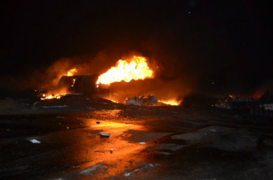 Carreta carregada com combustível colide em caminhão e dois morrem carbonizados Incêndio destruiu os dois veículos
(Foto: Igor Santana/Costa Rica Em Foco)