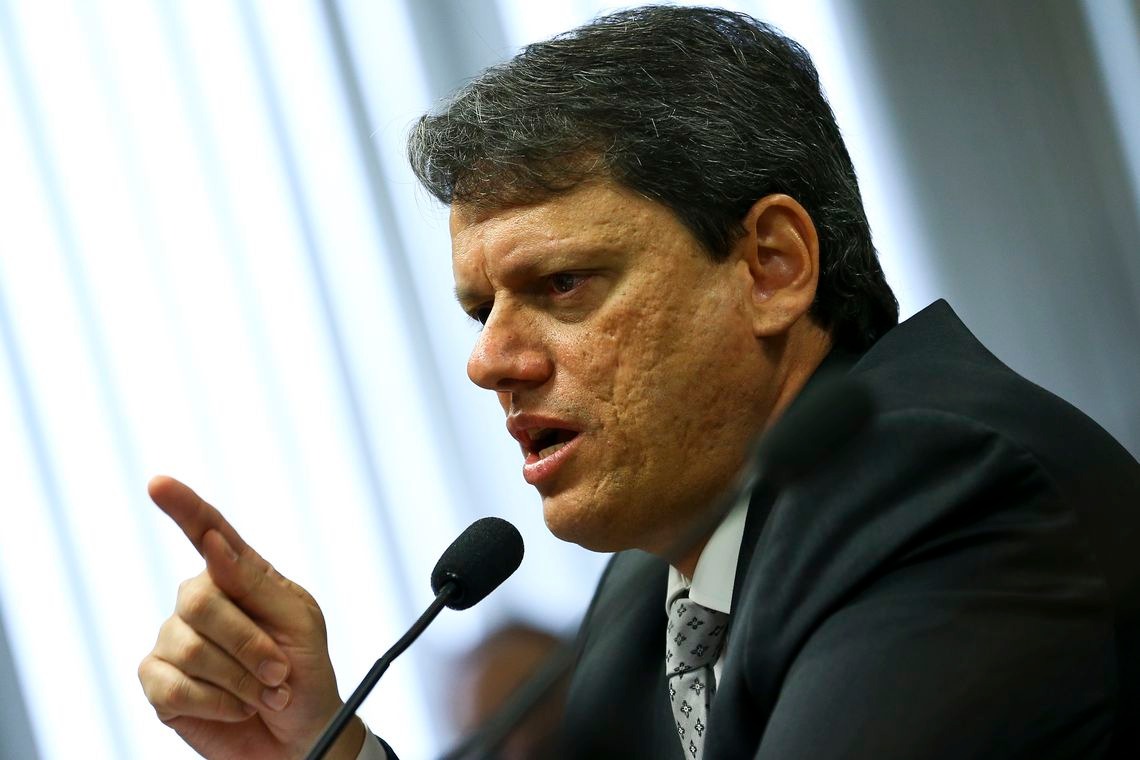 Ministro vai conversar com caminhoneiros para evitar paralisação Marcelo Camargo/Agência Brasil