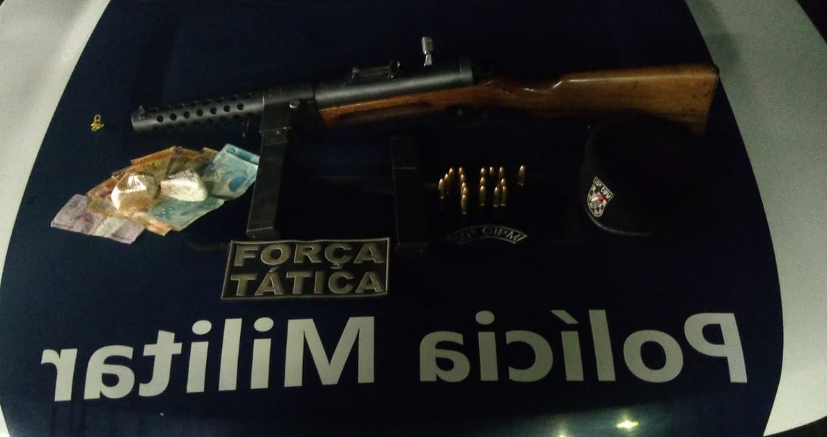 Após denúncia, homem é preso com submetralhadora alemã na Capital Divulgação/PM