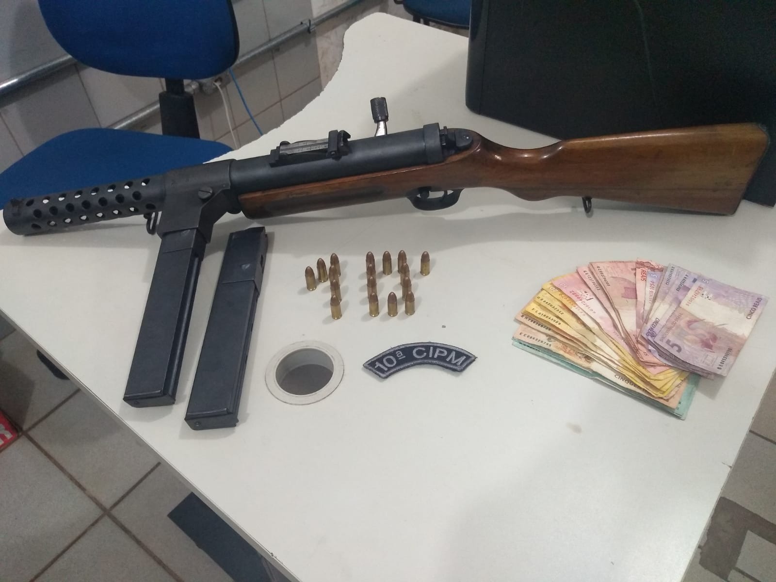 Após denúncia, homem é preso com submetralhadora alemã na Capital Após denúncia, homem é preso com submetralhadora alemã na Capital