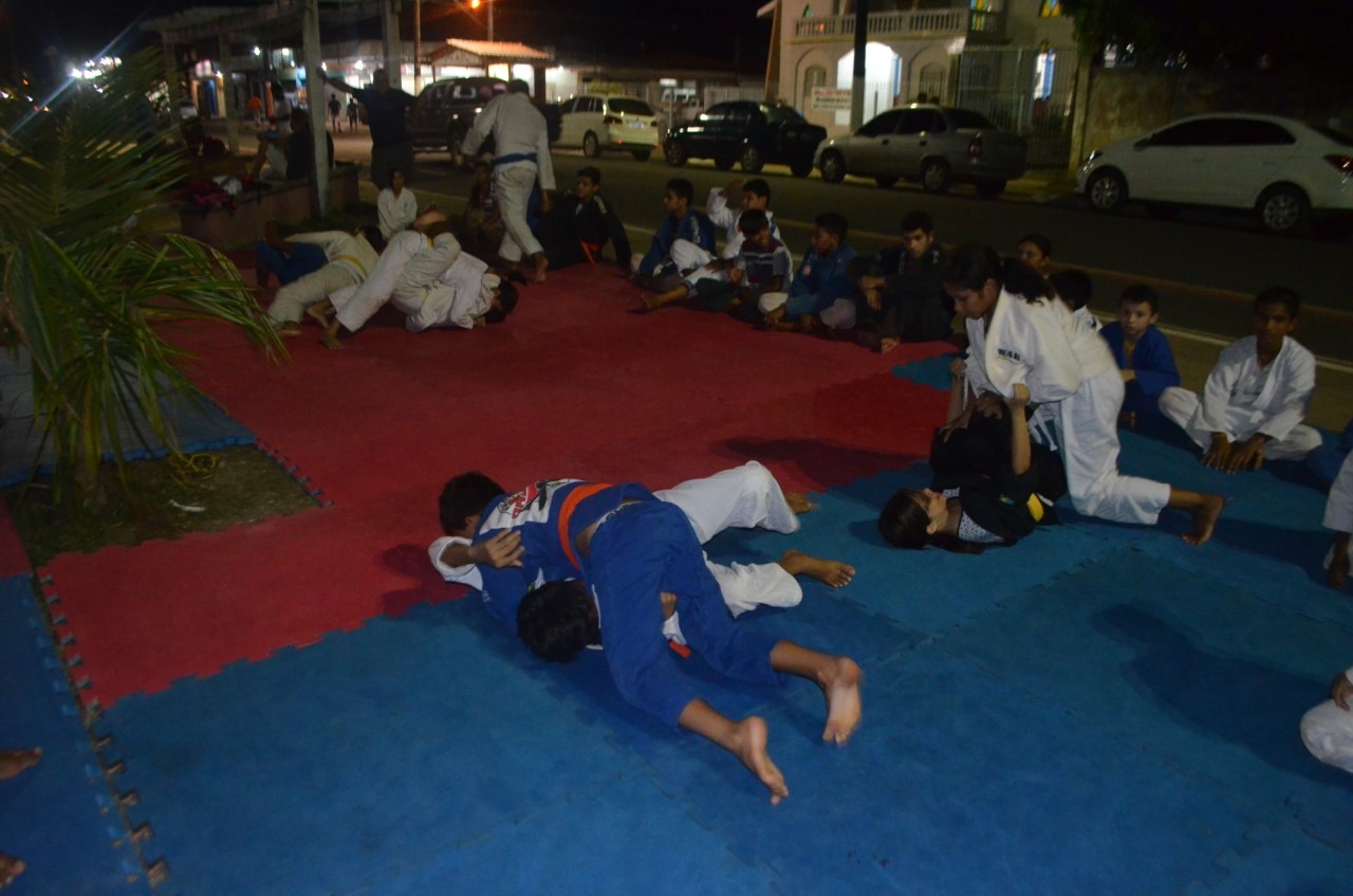 1º Festival de Artes Marciais tem 6 academias inscritas Festival de Artes Marciais vai reunir atletas de 6 academias e grupos de Dourados, dia 18, na Praça Antônio João. Divulgação