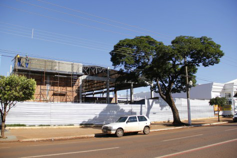 Várias galerias e prédios estão em construção nas principais ruas de Dourados para a ampliação do comércio – Chico Leite