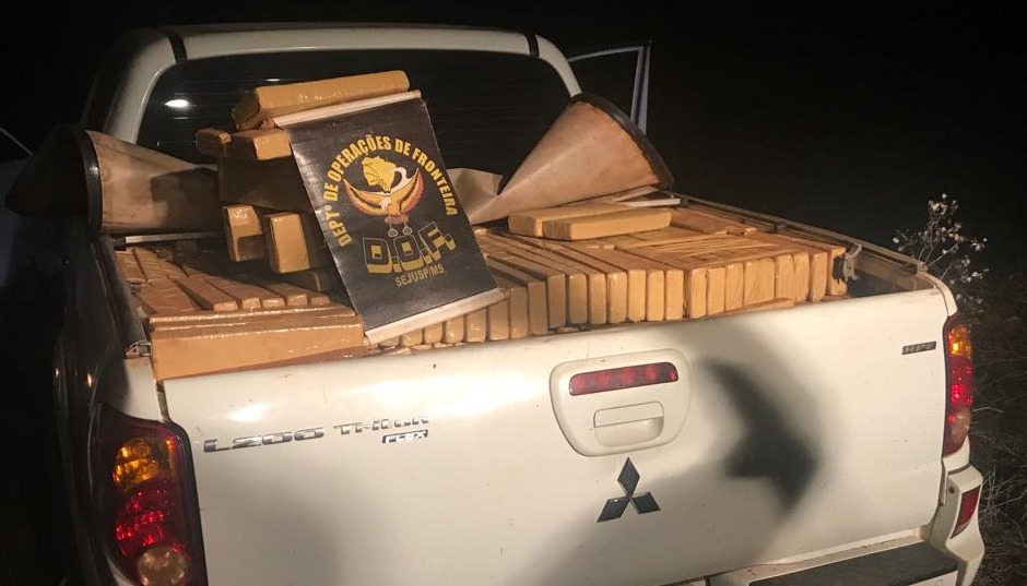 Polícia localizada L200 furtada carregada com mais de 1,2 tonelada de maconha Polícia localizada L200 furtada carregada com mais de 1,2 tonelada de maconha