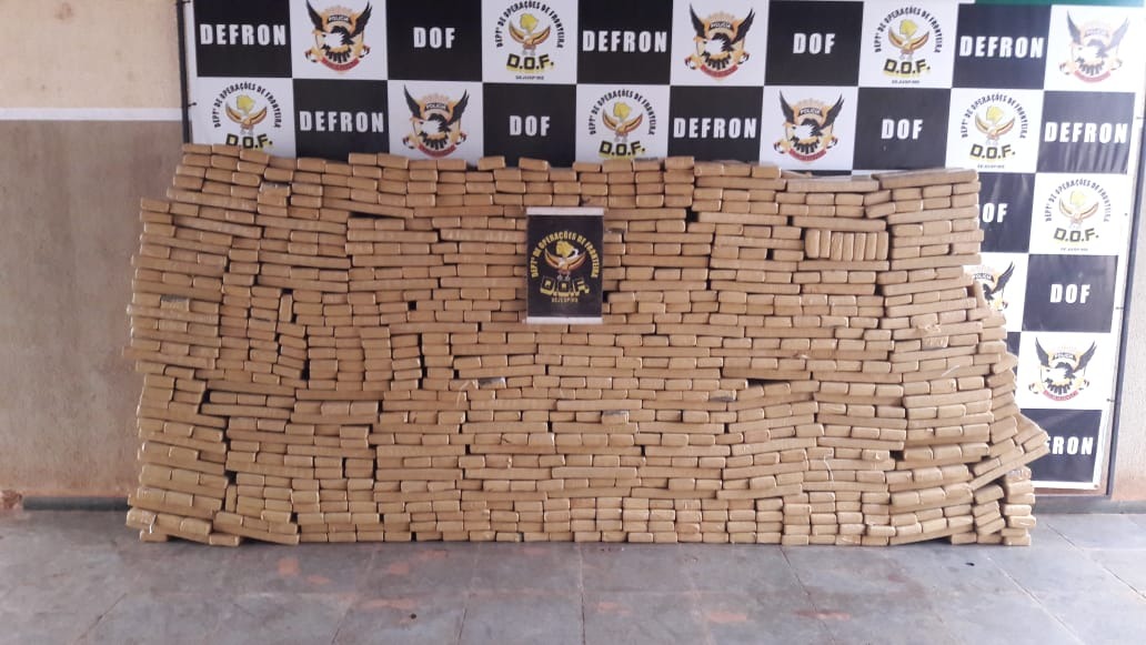 Polícia localizada L200 furtada carregada com mais de 1,2 tonelada de maconha Polícia localizada L200 furtada carregada com mais de 1,2 tonelada de maconha