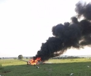 Aeronave pegou fogo após queda - Divulgação/ PC