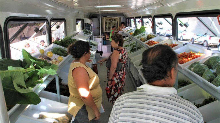 Saladão atrai atenção de consumidores no 1º dia de vendas Saladão atrai atenção de consumidores no 1º dia de vendas