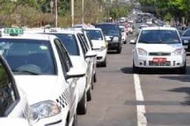 Prefeitura autoriza ampliação de alvarás para táxi e moto-táxi