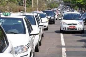 Prefeitura autoriza ampliação de alvarás para táxi e moto-táxi Prefeitura autoriza ampliação de alvarás para táxi e moto-táxi