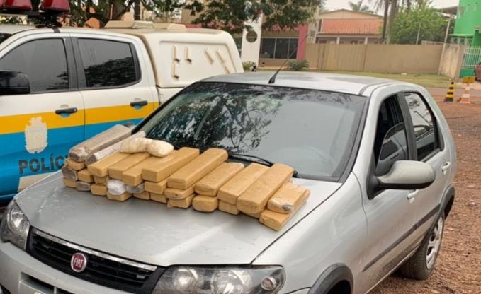 Dupla é presa em rodovia com maconha e pasta base de cocaína Divulgação