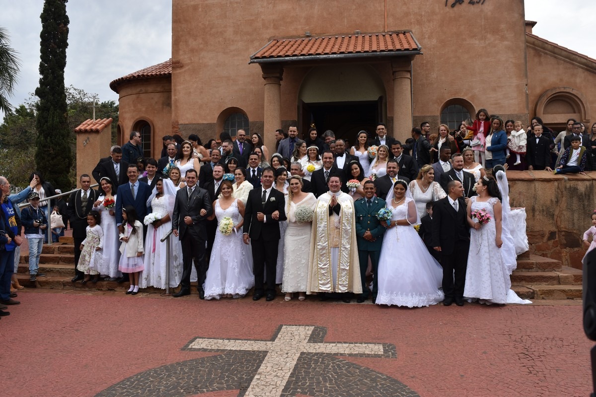 Casamento comunitário oficializa união de 34 casais neste sábado (14) Casamento comunitário oficializa união de 34 casais neste sábado (14)
