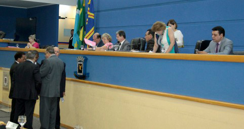 Vereadores aprovam seis projetos e rejeitam um Veto do Executivo nessa quinta-feira Vereadores aprovam seis projetos e rejeitam um Veto do Executivo nessa quinta-feira