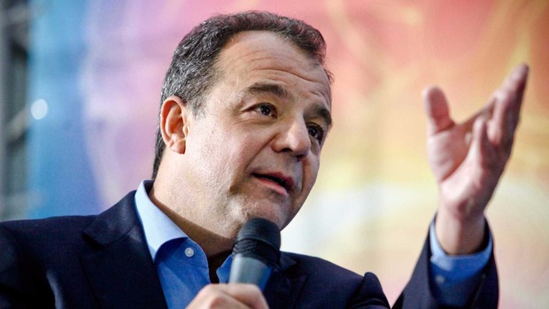 Cabral e Adriana Ancelmo são aprovados em vestibular de teologia