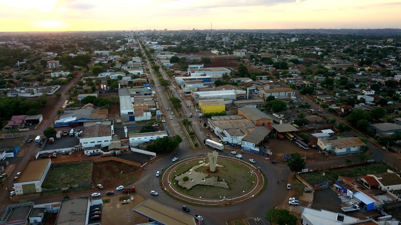 Reinaldo Azambuja encerra Governo Presente com atendimento de 17 prefeitos em Dourados Chico Ribeiro