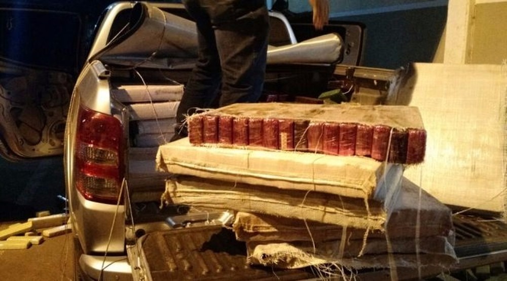 Droga estava armazenada em 75 fardos (Foto: DOF/Divulgação)