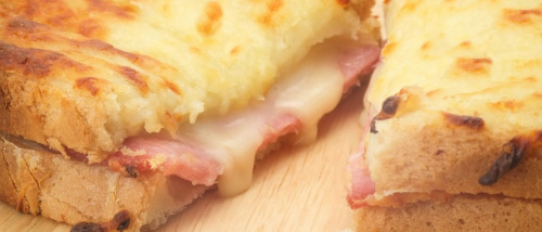Aprenda a fazer a tradicional receita de Croque Monsieur © iStock