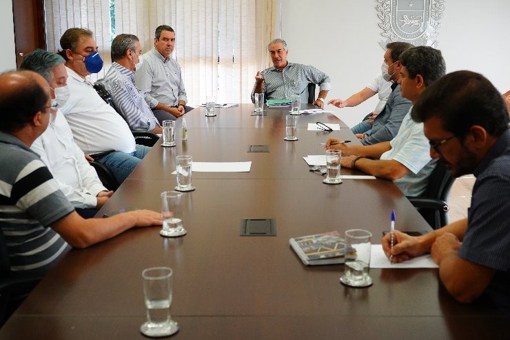 Reunião de deputados com o governador Reinaldo Azambuja para discutir medidas de enfrentamento ao novo coronavírus. Foto: Luiz Carlos Júnior