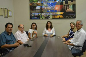 Vereadores Sergio Nogueira e Daniela Hall visitam Associação Comercial Sergio Nogueira e Daniela Hall se reúnem com diretoria da Aced
(Foto: Assessoria Aced).