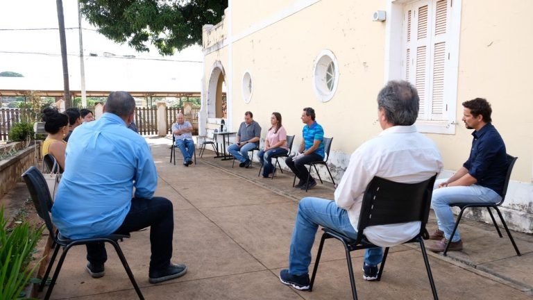 Prefeitura se reuniu com representantes dos comércios para buscar medidas de flexibilização Prefeitura se reuniu com representantes dos comércios para buscar medidas de flexibilização
