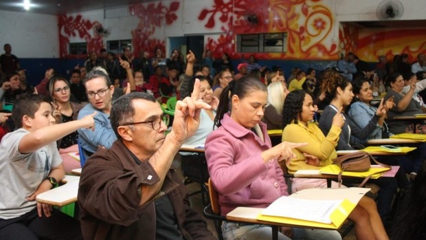 Prefeitura promove curso de Libras para comunidades das Moreninhas e Nova Conquista Prefeitura promove curso de Libras para comunidades das Moreninhas e Nova Conquista
