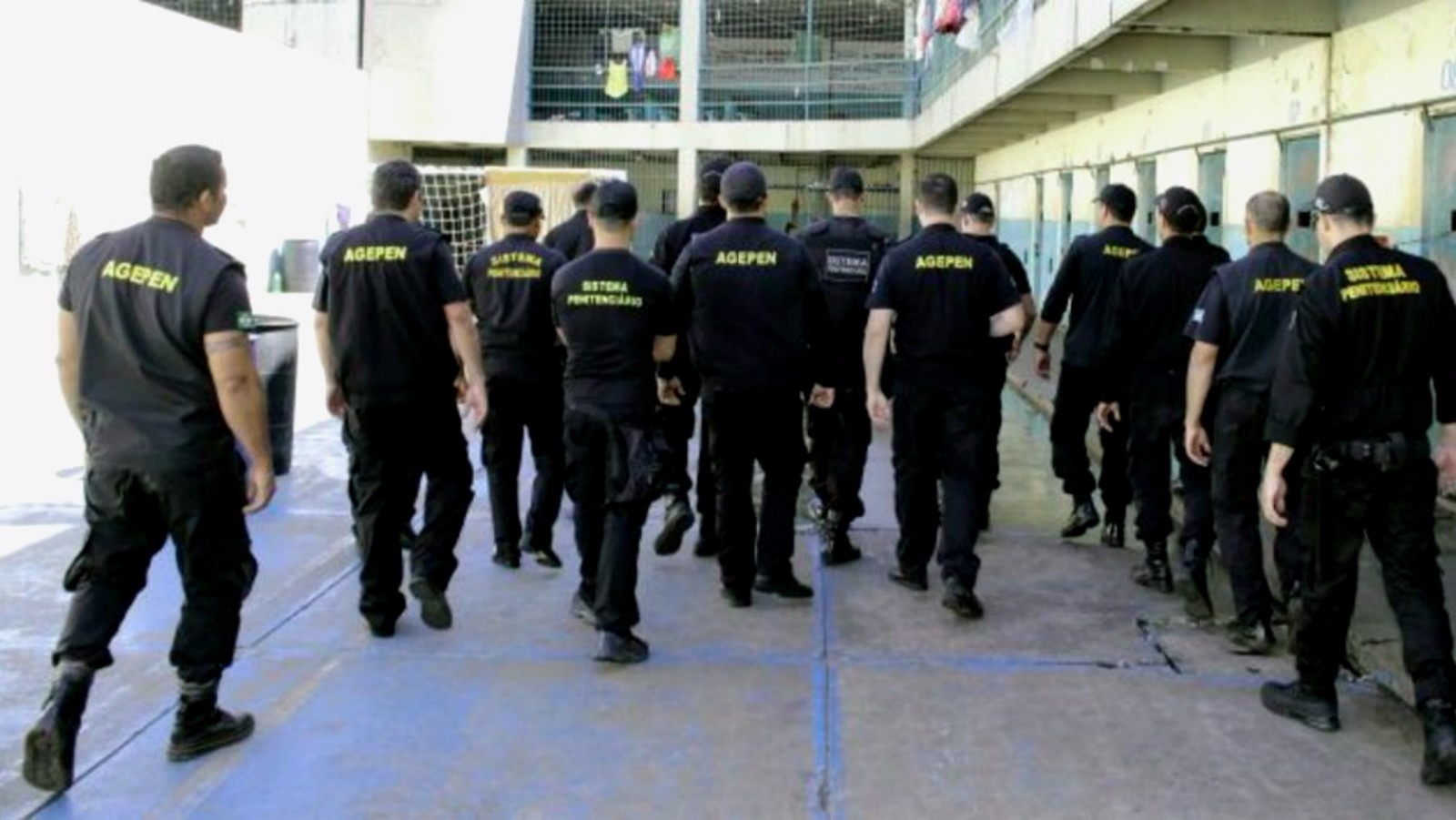 Agente penitenciário poderá comprar e portar arma fora do horário de trabalho Portaria da Agepen autoriza agentes penitenciários estaduais a comprarem e terem porte de arma para defesa pessoal (Foto: João Garrigó/Sejusp)
