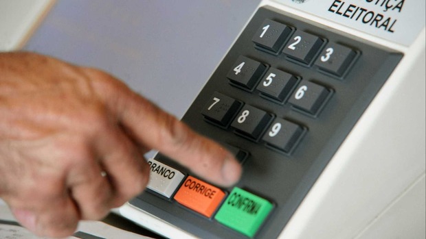 Auditoria de urnas leva quase 12 horas no Paraná