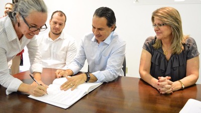 Ao dar posse a conselheiros, prefeito garante decisões na cultura serão conjuntas Ao dar posse a conselheiros, prefeito garante decisões na cultura serão conjuntas