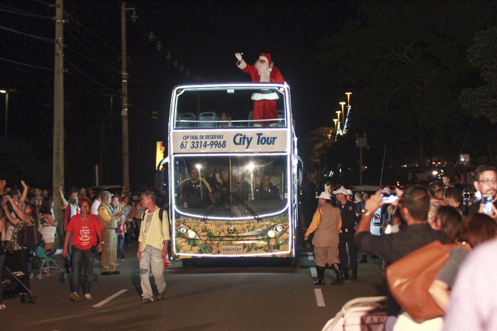 Papai Noel chegou à Cidade do Natal No ônibus do City Tur