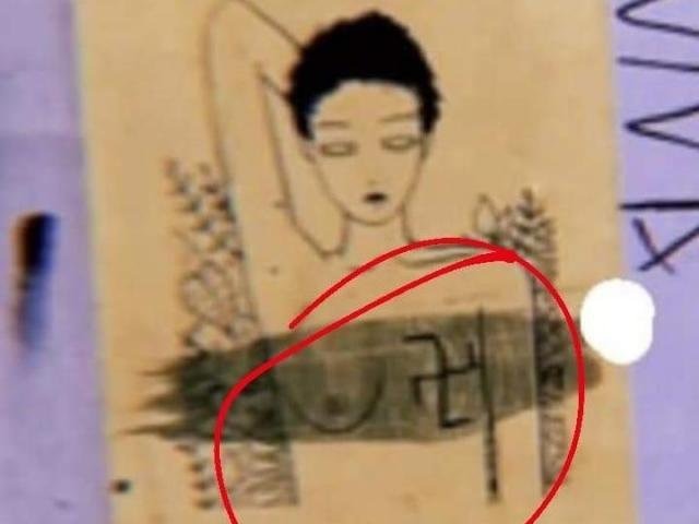 Universidade publica nota de repúdio após painel artístico ser rabiscado com suástica Suástica rabiscada em desenho da artista Bi Miura, em painel na Uems (Foto: Divulgação)