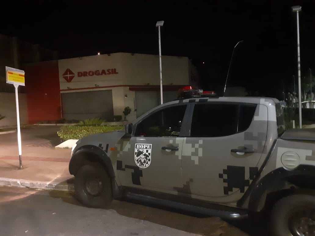 Ladrão é flagrado arrombando cofre de farmácia na Mato Grosso Ladrão é flagrado arrombando cofre de farmácia na Mato Grosso