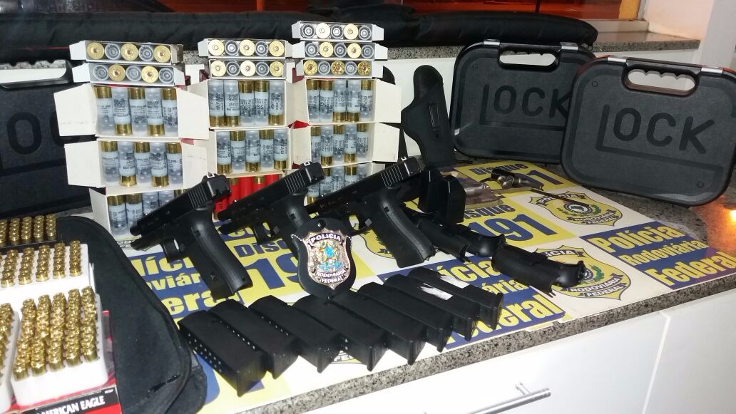 Armas e munições apreendidas durante ação - Foto: Divulgação/ PRF