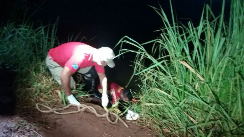 Adolescente embriagado pula em lagoa e morre afogado Adolescente embriagado pula em lagoa e morre afogado