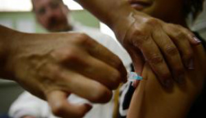 HPV: meninas de 11 a 13 anos devem receber segunda dose da vacina Segunda dose da vacina é essencial para garantir a proteção contra o HPVMarcelo Camargo/Agência BrasilSegunda dose da vacina é essencial para garantir a proteção contra o HPVMarcelo Camargo/Agência Brasil