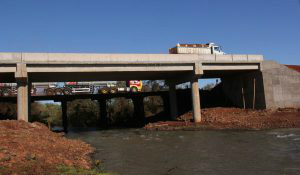 Com apoio da bancada federal, Estado garante recursos federais para pontes de concreto Ponte de concreto construída pelo Estado na MS-166, entre Maracaju e Nioaque