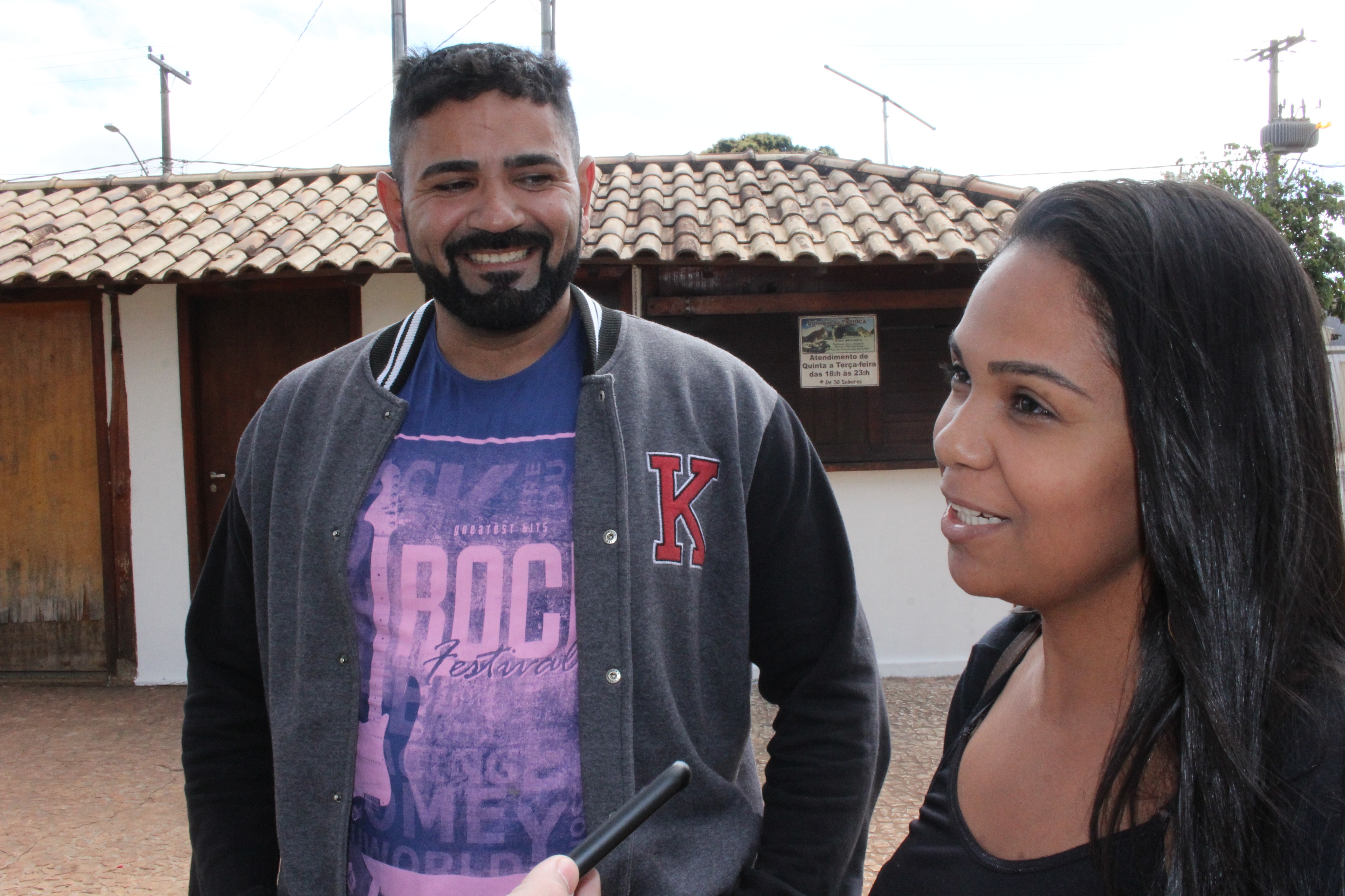 Turistas enfrentam frio e vivem expectativa para atrações do Festival de Inverno Turistas enfrentam frio e vivem expectativa para atrações do Festival de Inverno