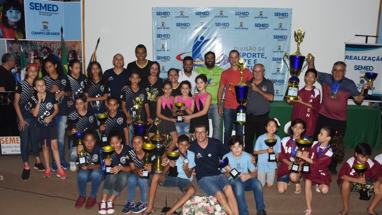 Escola Licurgo de Oliveira Bastos se consagra campeã no Jires Escola Licurgo de Oliveira Bastos se consagra campeã no Jires