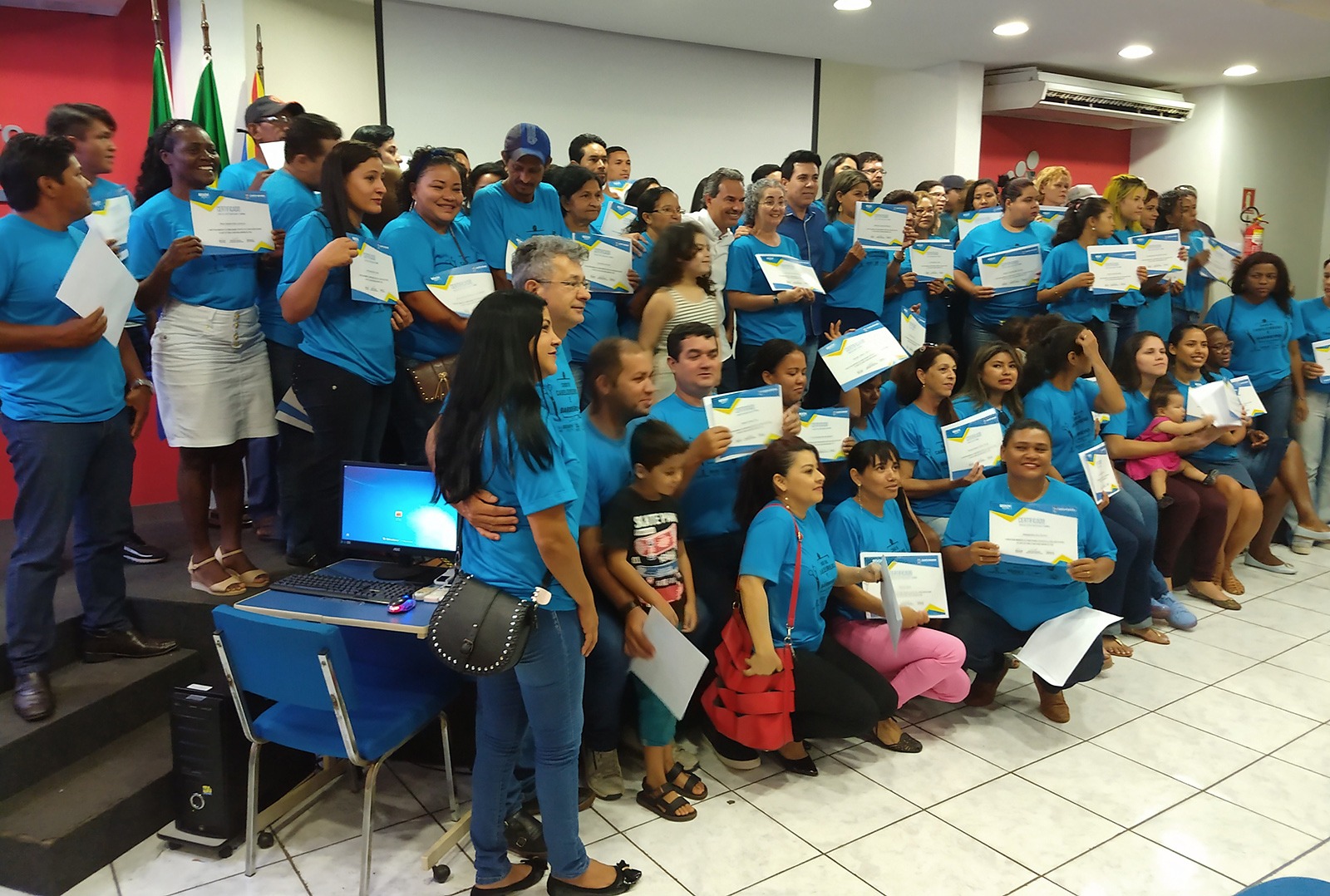Curso de barbeiro e cabeleireiro forma mais 89 novos profissionais Denilson Secreta